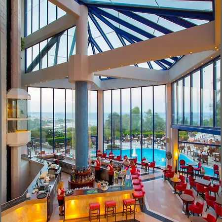 Kresten Palace אתר נופש 4*