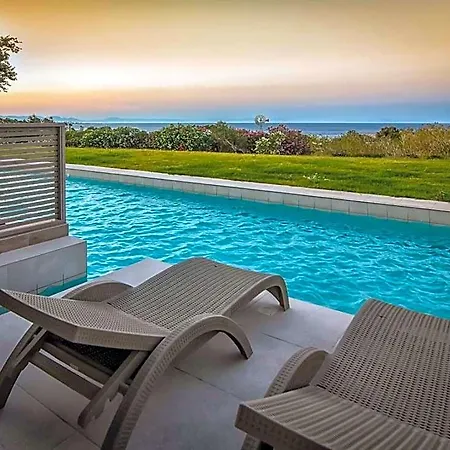 Kresten Palace אתר נופש 4*